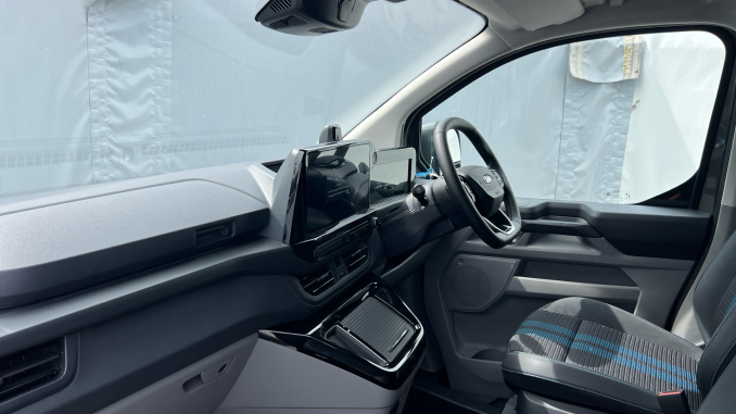 Ford Transit Custom 320 L1 Petrol Fwd 2.5 PHEV 232ps H1 Double Cab Van Sport Auto [NI] - Image 9